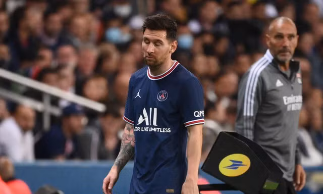 Messi thầm trách Barca bội ước