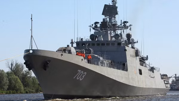 Ấn Độ tiếp nhận khu trục Tarkash phóng tên lửa BrahMos