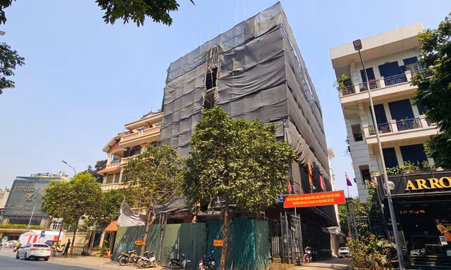 Sau lùm xùm cấp phép, nhà riêng lẻ 4 tầng hầm 'âm thầm' xây xong phần thô