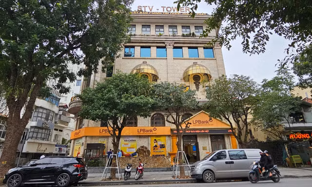Ngân hàng rao bán khoản nợ liên quan 'đất vàng' trụ sở Tân Hoàng Minh