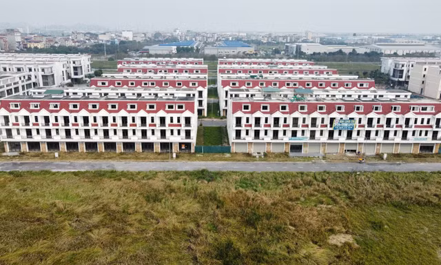 Hàng trăm biệt thự bỏ hoang trong khu đô thị bị thanh tra điểm mặt vi phạm