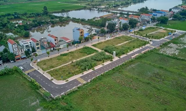 Hàng chục lô đất huyện ven Hà Nội sắp lên 'sàn đấu giá', khởi điểm thấp 5,3 triệu đồng/m2