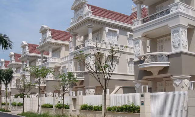 Ngân hàng hạ giá chục tỷ hai biệt thự khu đô thị 'nhà giàu' để thu hồi nợ