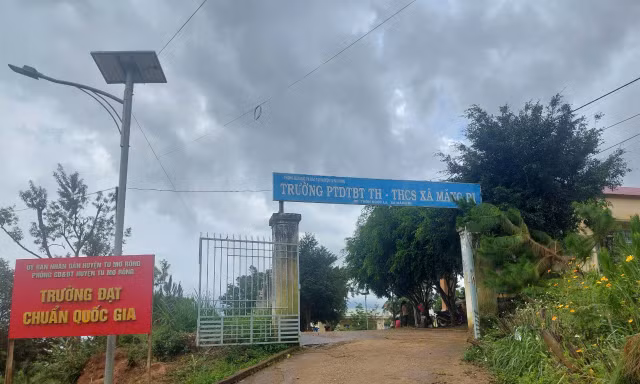 Trụ sở Trường Phổ thông dân tộc bán trú TH-THCS Măng Ri