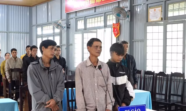 Các bị cáo tại phiên tòa.