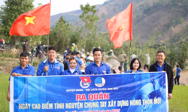 Hơn 2.700 đoàn viên, thanh niên đồng loạt ra quân xây dựng nông thôn mới