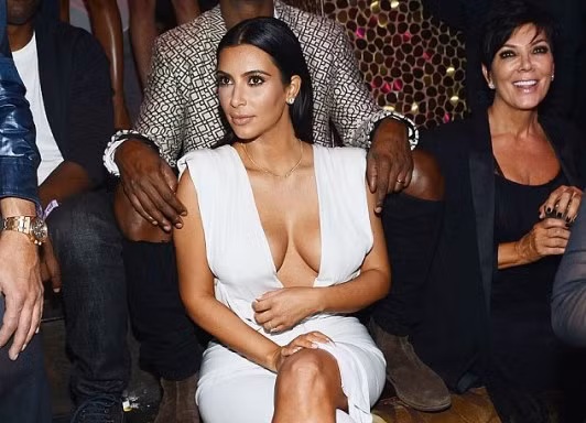 Kim Kardashian diện đồ hở bạo trong tiệc sinh nhật