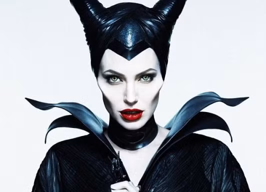 ‘Ác quỷ’ Angelina Jolie đẹp mê hồn trong tạo hình mới