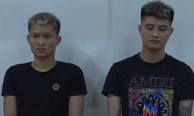 Hai đối tượng lừa đảo tại cơ quan công an.