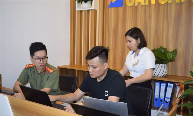 Lực lượng Công an làm việc với các đối tượng liên quan.