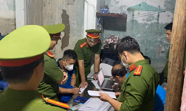Cơ quan điều tra khám xét tại nhà Thành.