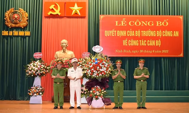 Lễ công bố quyết định bổ nhiệm Phó giám đốc Công an tỉnh Ninh Bình Tống Như Sơn.