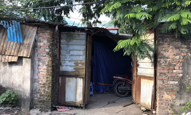 Phát hiện hàng nghìn cuốn sách lậu, giả tại cơ sở ở quận Nam Từ Liêm,Hà Nội tháng 9/2020. Ảnh: đạt lê