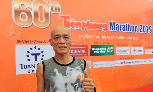 Lão tướng Nguyễn Đỗ Hùng tiếp tục là vận động viên nhiều tuổi nhất đường chạy Tiền Phong 
