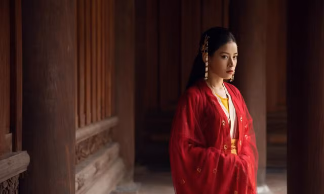 Chi Pu vai Cám trong MV “Anh ơi ở lại” 