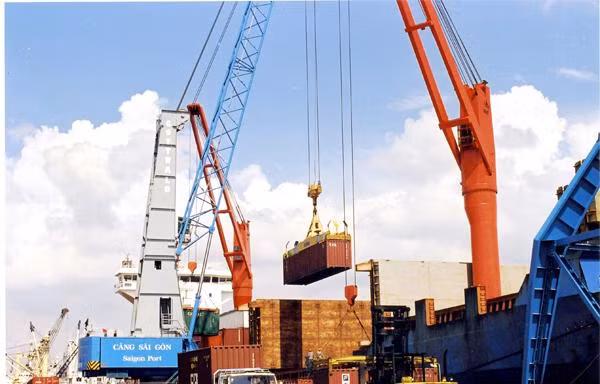 Nhập siêu quay trở lại