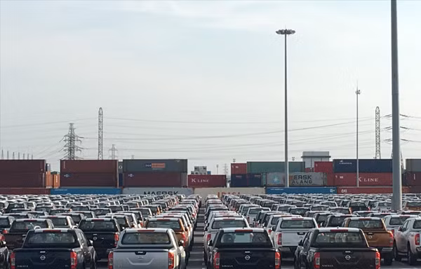 Bộ Giao thông Vận tải cần có chế tài kiểm soát xe xả thải vượt tiêu chuẩn, quy định gây ô nhiễm môi trường Ảnh: Tuấn Nguyễn  