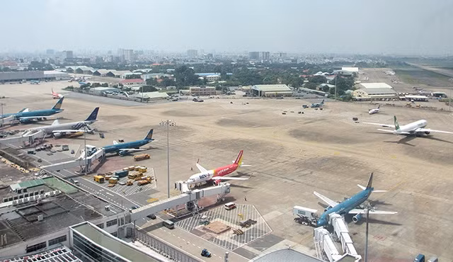 Hai sân bay lớn nhất Việt Nam nguy cơ phải đóng cửa, có tiền không được sửa