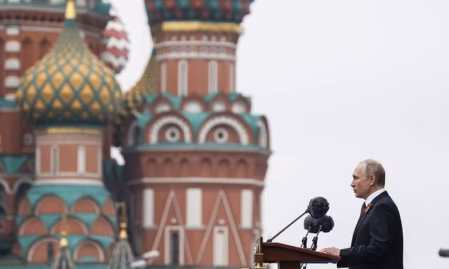 Ông Putin đọc diễn văn trước cử tọa trong Ngày chiến thắng 