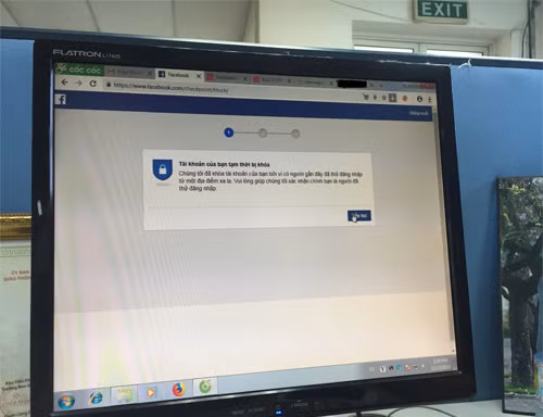 Một tài khoản FB bị tạm khóa do có người lạ thử truy cập trái phép. 