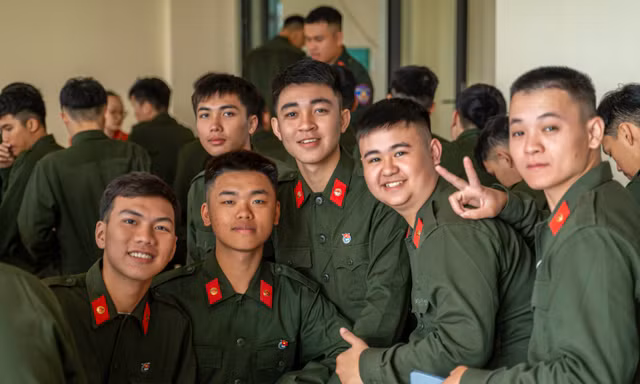 Đoàn viên, thanh niên Trung đoàn CSCĐ Đông Bắc hiến máu tình nguyện