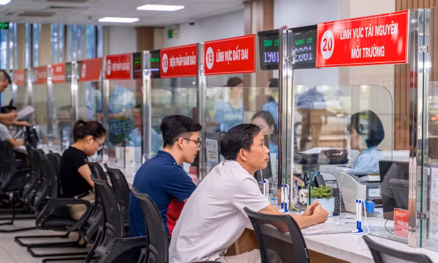 Ngày đầu hoạt động Trung tâm hành chính công một cấp ở Quảng Ninh 