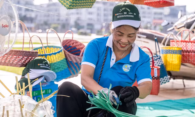 Ngỡ ngàng trước những tác phẩm có mặt tại chiến dịch 'chống ô nhiễm nhựa'