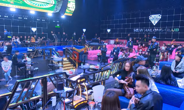 Cảnh sát ma túy bất ngờ kiểm tra vũ trường New Hạ Long Club