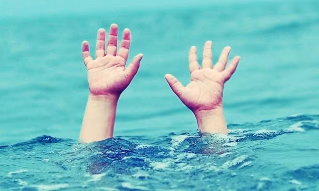 Rủ nhau tắm hồ, 5 đứa trẻ đuối nước thương tâm