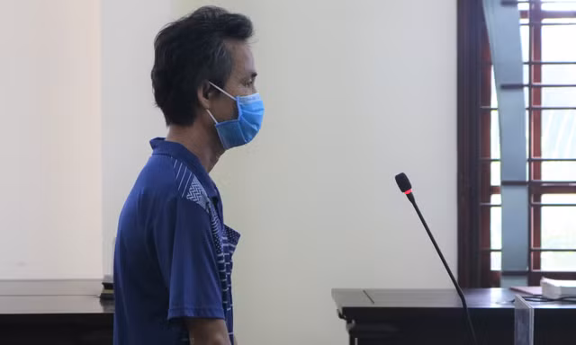 Người đàn ông không đeo khẩu trang còn hành hung công an bị tuyên 9 tháng tù