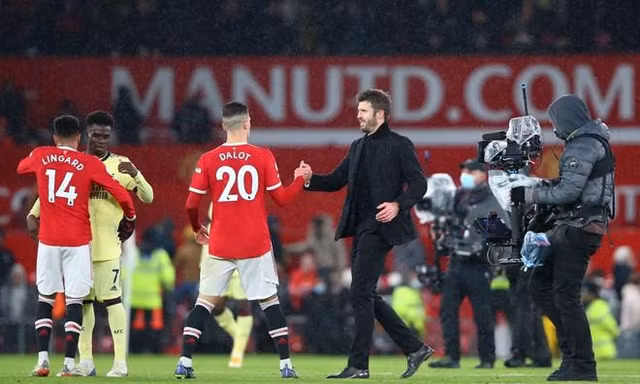 Carrick chia tay cầu thủ MU sau trận thắng Arsenal