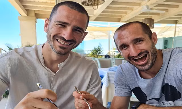 Bonucci châm chọc tuyển Anh