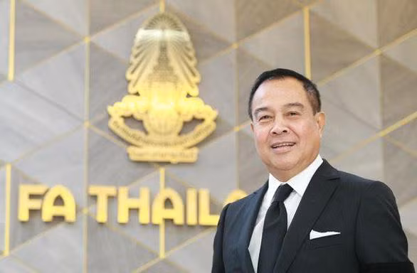 Liên đoàn bóng đá Thái Lan đơn phương chấm dứt hợp đồng với Siam Sport từ lúc ông Somyot Poompunmuang lên nắm quyền.