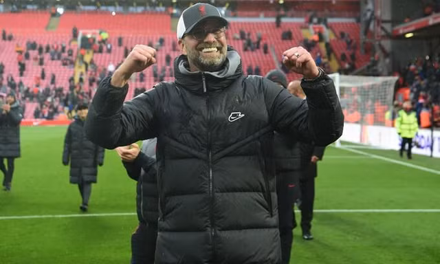 HLV Klopp ăn mừng sau trận thắng Crystal Palace