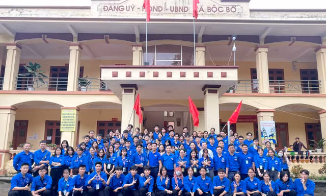 Gần 200 sinh viên ĐHQG Hà Nội tham gia tình nguyện Mùa Hè Xanh tại Bắc Kạn