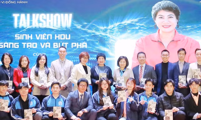 'Hành trình sinh viên khởi nghiệp 2025': Những bài học quý giá từ các chuyên gia