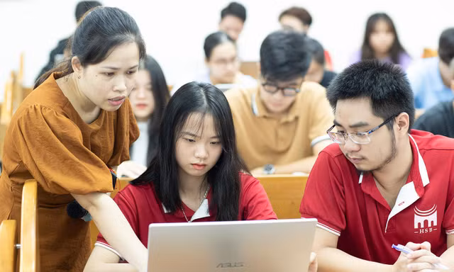 Sinh viên ĐHQG Hà Nội đến trường từ 14/2