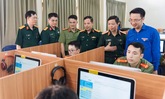 Nhiều phần thưởng hấp dẫn tại Cuộc thi Olympic tiếng Anh dành cho cán bộ trẻ năm 2025