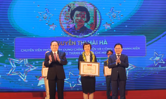 Tuyên dương 44 'Cán bộ, công chức, viên chức trẻ giỏi' toàn quốc năm 2021