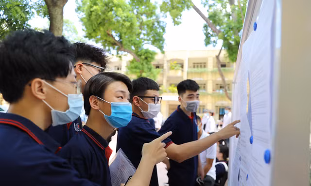 Thí sinh tham dự kỳ thi tốt nghiệp THPT 2021. Ảnh: DƯƠNG TRIỀU