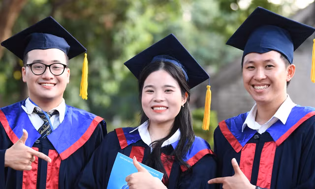 Viết tiếp câu chuyện hòa bình - khát vọng cống hiến của sinh viên Việt Nam
