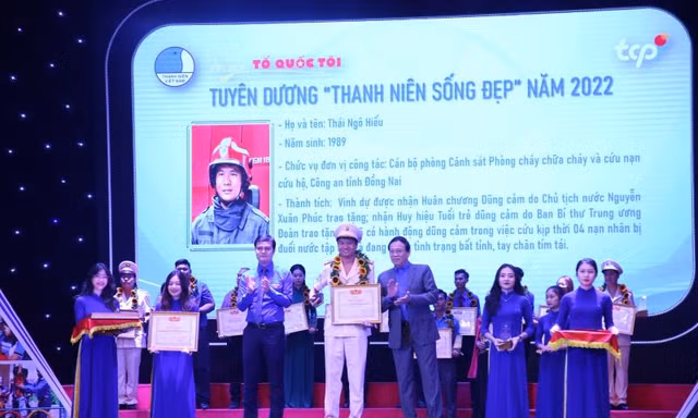 Đại úy Công an cứu sống bốn nạn nhân đuối nước được tuyên dương 'Thanh niên sống đẹp'