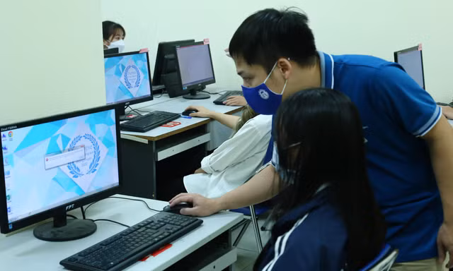 Hơn 1.000 thí sinh tham dự cuộc thi Olympic Tin học, Tiếng Anh không chuyên