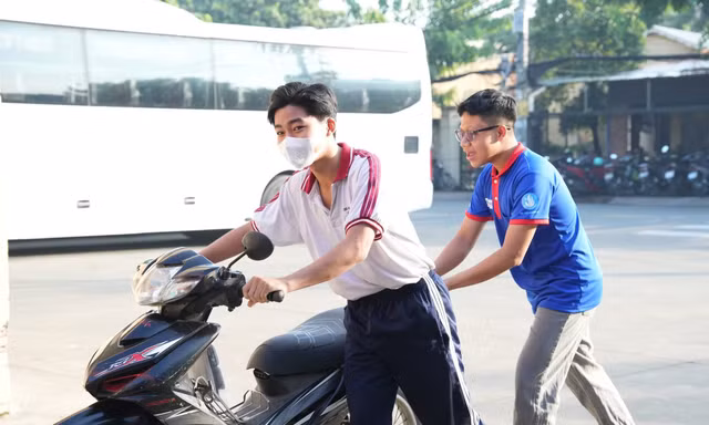 Chiến sĩ áo xanh và những dấu ấn 'Tiếp sức mùa thi' 2025