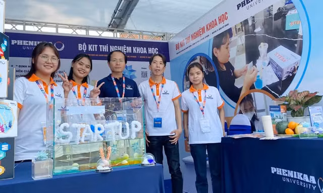 Crystella – Bộ kit thí nghiệm khoa học ‘made by sinh viên’ truyền cảm hứng học Hóa cho học sinh phổ thông