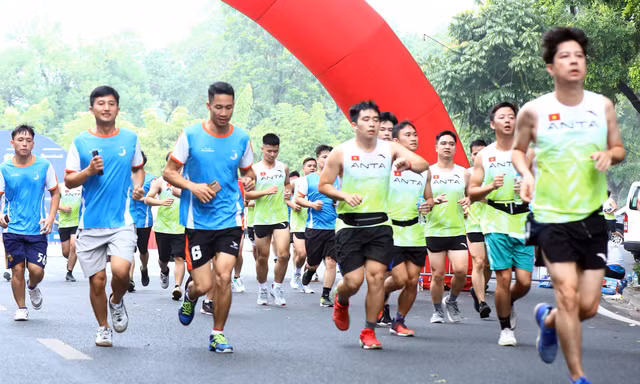 Hơn 500 sinh viên hưởng ứng chặng 12, chương trình 'Những bước chân vì cộng đồng'
