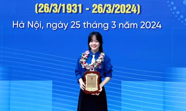 Nữ 'Sinh viên 5 tốt' người Dao năng nổ với hoạt động tình nguyện