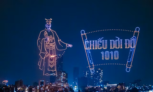 Mãn nhãn màn trình diễn drone trong đêm Giao thừa 