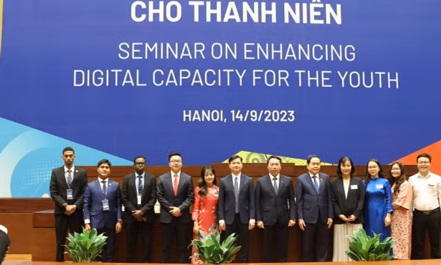 Tọa đàm về 'Tăng cường năng lực số cho thanh niên'