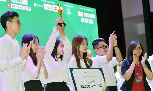 Đội FBF giành Quán quân cuộc thi 'Meeting With PM 2022'